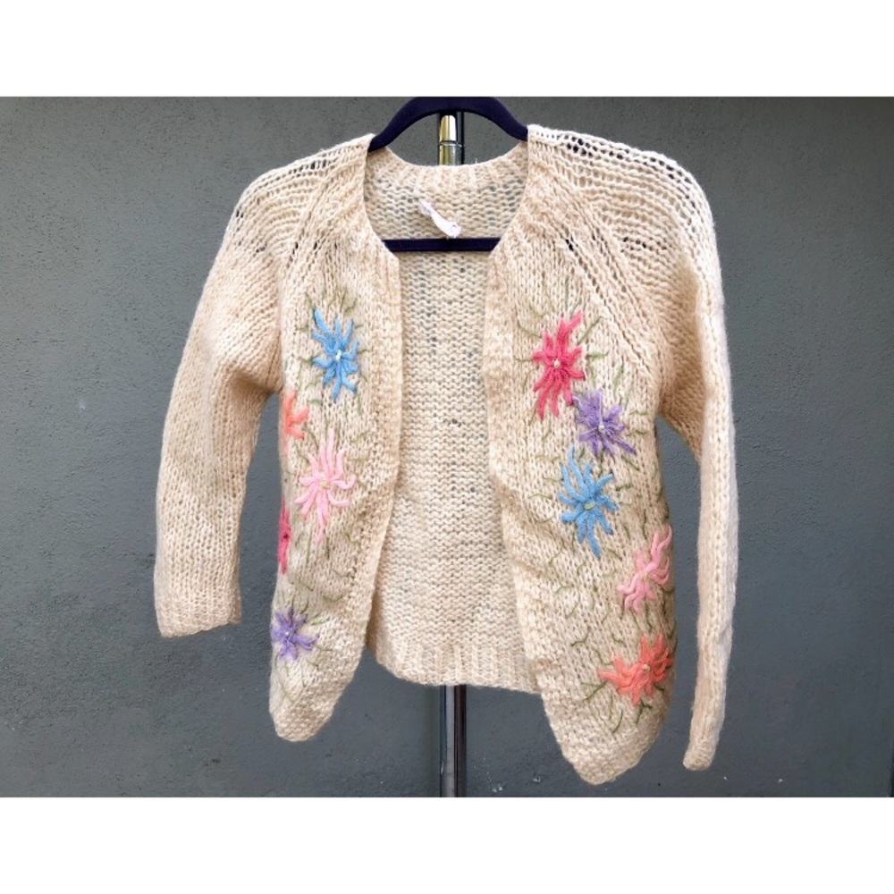 Vintage Cream Cardigan W/Flower Embroidery